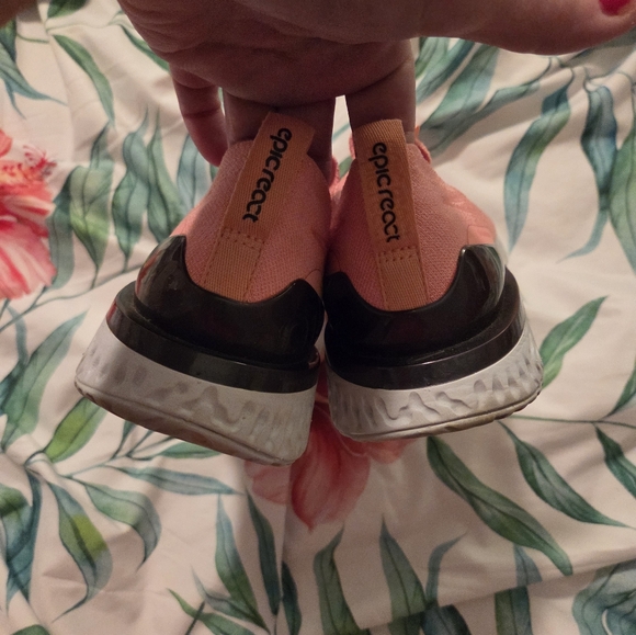 COPY - Nike Epic Phantom React Flyknit 'Bright Melon’ - Picture 9 of 12